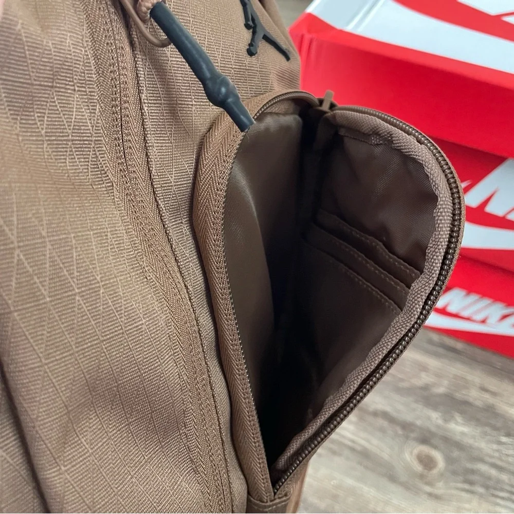 Nike Air Jordan Collectors Crossbody Bag (3L) Mens Womens New With‎ Tags - Brown